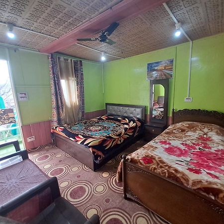 Lakeside Homestay Srinagar Exterior photo