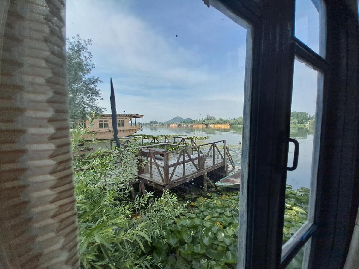 Lakeside Homestay Srinagar Exterior photo