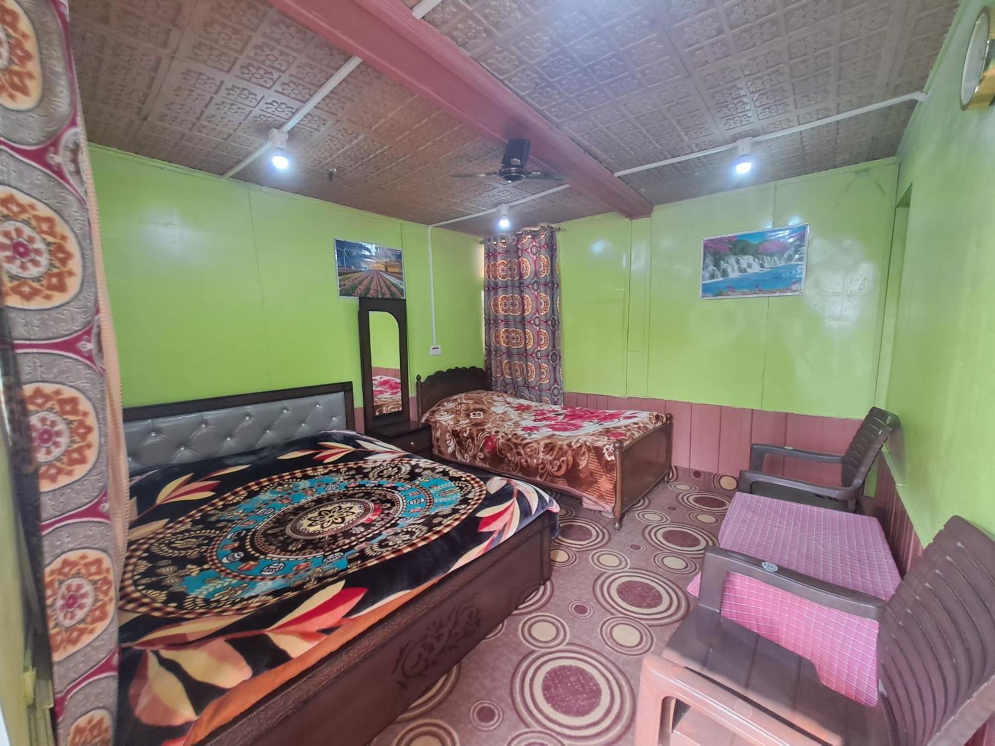 Lakeside Homestay Srinagar Exterior photo